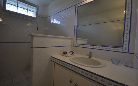 Casale Valentina: Bagno, Proprietà, Camera, Architettura, Lavello, Rubinetto, Piastrella, Idraulico Fixture, Interior Design, Casa