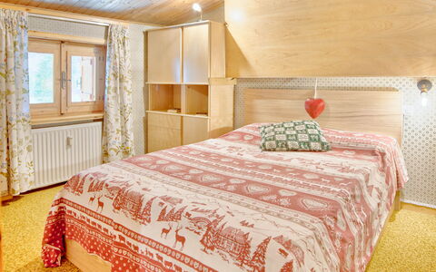 The Twins Apartment - Champoluc: Camera Da Letto, Letto, Camera, Mobilia, Lenzuolo, Proprietà, Telaio Del Letto, Bedding, Interior Design, Materasso