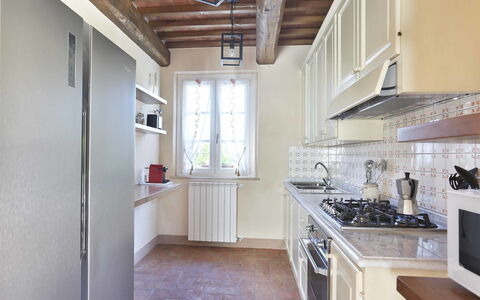 Il Grappolo: Controsoffitto, Proprietà, Camera, Cucina, Mobilia, Costruzione, Pavimento, Cabinetry, Interior Design, Soffitto