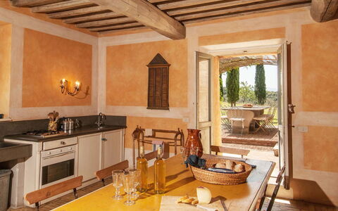 Lavacchio 18: Proprietà, Tavolo, Controsoffitto, Legna, Interior Design, Cabinetry, Pianta Della Casa, Architettura, Divano, Cucina