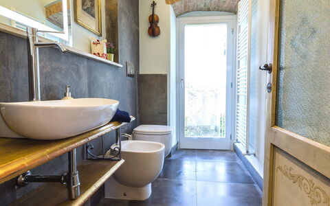 Michelangelo Cortona Apartment: Proprietà, Camera, Pavimento, Costruzione, Interior Design, Bagno, Soffitto, Architettura, Casa, Piastrella