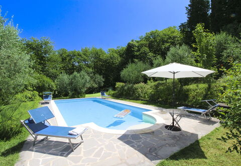Villa Gioiosa: Piscina, Mobili Da Esterno, Giardino, Shade, Ricorrere, Backyard, Eco Hotel, Landscaping, Sedia, Giochi D'Acqua