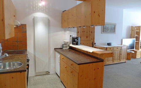 Chesa Cromer: Camera, Proprietà, Mobilia, Cabinetry, Costruzione, Cucina, Casa, Interior Design, Legna, Casa