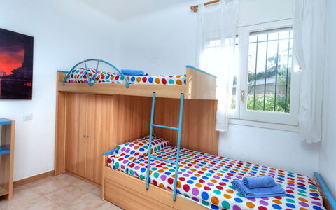 Cap Ras: Letto, Mobilia, Camera, Camera Da Letto, Proprietà, Lenzuolo, Telaio Del Letto, Interior Design, Ostello, Bedding