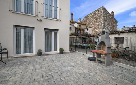 Dario: Proprietà, Cittadina, Costruzione, Casa, Cobblestone, Cielo, Immobiliare, Strada, Architettura, Quartiere
