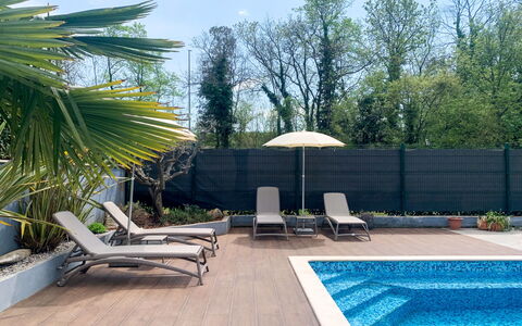 Sunny Adriatic: Piscina, Mobili Da Esterno, Lettino, Ricorrere, Materiale Composito, Shade, Mobilia, Ombrello, Eco Hotel, Giardino
