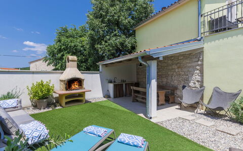 Ana: Pianta, Cielo, Proprietà, Costruzione, Shade, Architettura, Erba, Mobili Da Esterno, Tempo Libero, Casa