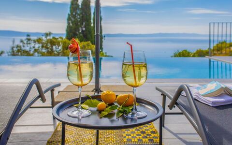 2M: Acqua, Cielo, Nube, Tavola, Tavolo, Proprietà, Azzurro, Mobili Da Esterno, Interior Design, Tempo Libero