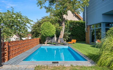 Řeporyje: Piscina, Blu, Materiale Composito, Ricorrere, Tempo Libero, Eco Hotel, Giardino, Shade, Backyard, Landscaping
