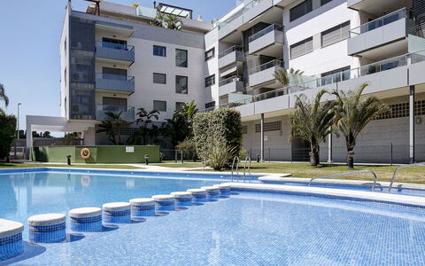Marina Raset: Acqua, Costruzione, Giorno, Proprietà, Pianta, Finestra, Cielo, Azzurro, Piscina, Albero
