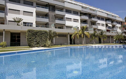 Marina Raset: Acqua, Finestra, Cielo, Costruzione, Piscina, Pianta, Azzurro, Casa, Shade, Urban Design