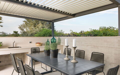 Oliva: Proprietà, Costruzione, Casa, Mobilia, Immobiliare, Camera, Tavolo, Interior Design, Terrazza, Tavolo Esterno