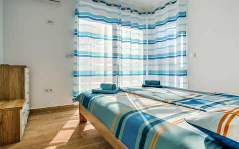 Races: Camera Da Letto, Camera, Letto, Proprietà, Lenzuolo, Mobilia, Turchese, Telaio Del Letto, Interior Design, Parete