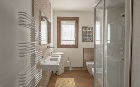 Villa la Vena: Camera, Proprietà, Pavimento, Costruzione, Interior Design, Architettura, Parete, Casa, Bagno, Immobiliare