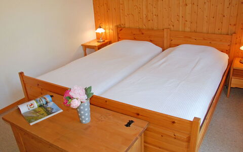 Aiguilles Dorées Iii 2: Mobilia, Letto, Camera Da Letto, Camera, Telaio Del Letto, Materasso, Proprietà, Lenzuolo, Comodino, Imbottitura Del Materasso