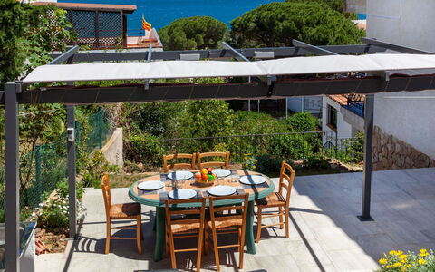 Geranis: Proprietà, Casa, Costruzione, Immobiliare, Backyard, Terrazza, Tetto, Cortile, Casa, Tavolo