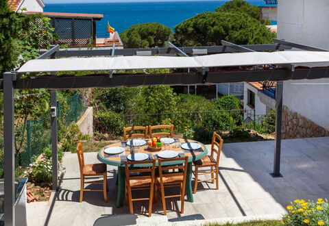 Geranis: Proprietà, Casa, Costruzione, Immobiliare, Backyard, Terrazza, Tetto, Cortile, Casa, Tavolo