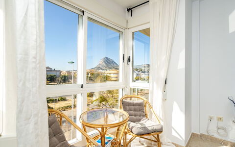 Montanar Luz: Proprietà, Mobilia, Costruzione, Shade, Legna, Interior Design, Comfort, Finestra, Tenda
