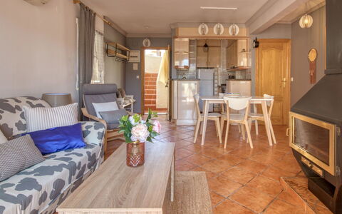 La Felicidad: Camera, Proprietà, Mobilia, Costruzione, Interior Design, Pavimento, Soggiorno, Immobiliare, Casa, Soffitto