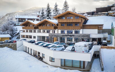 Fiss 300: Neve, Inverno, Proprietà, Cielo, Casa, Hill Station, Cittadina, Architettura, Tetto, Costruzione
