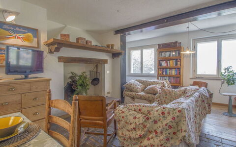 Paradiso: Proprietà, Camera, Mobilia, Soggiorno, Costruzione, Interior Design, Soffitto, Casa, Casa, Immobiliare