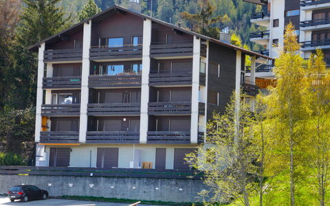 Prameiraz 10: Costruzione, Pianta, Giorno, Proprietà, Finestra, Albero, Casa, Urban Design, Architettura, Quartiere