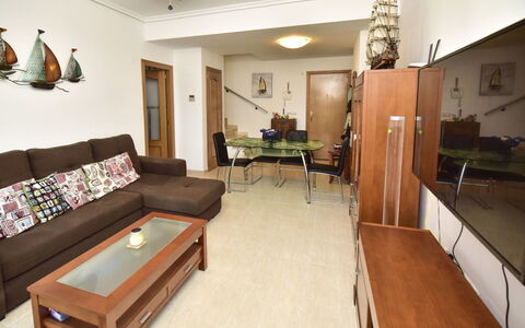 Jardines del Montgo: Camera, Proprietà, Mobilia, Interior Design, Costruzione, Soggiorno, Soffitto, Pavimento, Casa, Tavolo