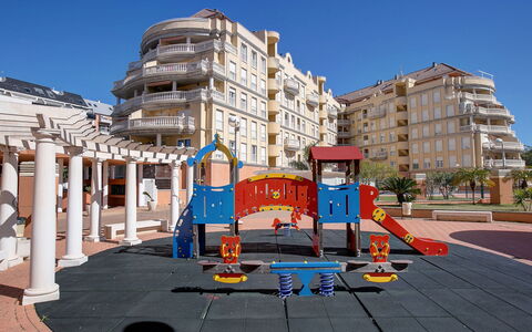 Jardines del Montgo: Cielo, Costruzione, Urban Design, Finestra, Quartiere, Tempo Libero, Zona Residenziale, Facciata, Immobiliare