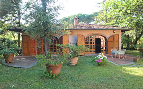 Residenza Marechiaro: Pianta, Proprietà, Costruzione, Finestra, Vaso Di Fiori, Porta, Fiore, Albero, Casa, Cielo