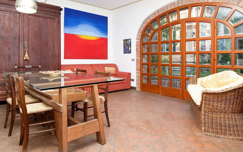 Residenza Marechiaro: Tavolo, Mobilia, Costruzione, Legna, Interior Design, Finestra, Pavimento, Casa, Pavimentazione, Table Tennis Racket