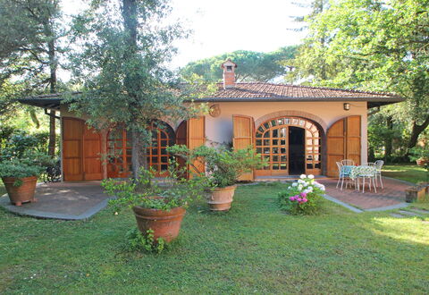 Residenza Marechiaro: Pianta, Proprietà, Costruzione, Finestra, Vaso Di Fiori, Porta, Fiore, Albero, Casa, Cielo