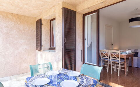Saint-Raphaël 276: Camera, Proprietà, Blu, Costruzione, Interior Design, Casa, Mobilia, Tavolo, Immobiliare, Soffitto