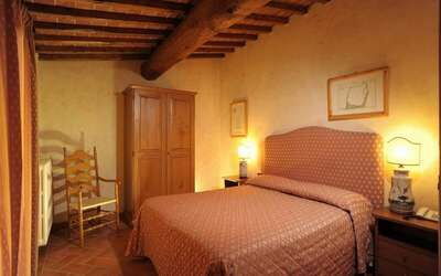 la-piazza-di-san-donato-reggello-multiproprieta-piazza-1-bilo-camera-da-letto