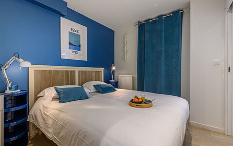 Carnac 100: Mobilia, Interior Design, Camera Da Letto, Letto, Legna, Lenzuolo, Soffitto, Bedding, Biancheria, Camera