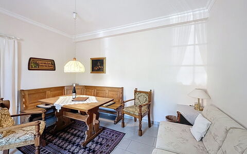 Moselhäuschen: Mobilia, Interior Design, Pavimentazione, Pavimento, Divano, Legna, Soffitto, Camera, Soggiorno, Illuminazione