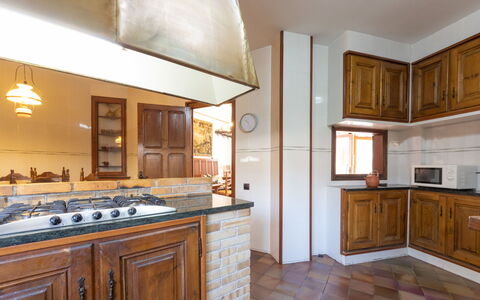 Casa Alexandra: Controsoffitto, Cabinetry, Mobilia, Specchio, Legna, Cassetto, Cucina, Illuminazione, Interior Design, Pianta Della Casa