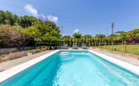 Casa Alexandra: Acqua, Cielo, Pianta, Risorse Idriche, Nube, Piscina, Natura, Azzurro, Albero, Paesaggio Naturale