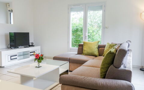 Villa Languedoc: Soggiorno, Mobilia, Camera, Proprietà, Interior Design, Tavolino Da Caffè, Divano, Tavolo, Casa, Costruzione