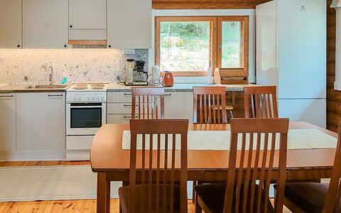 Mäntyniemi: Mobilia, Interior Design, Pavimentazione, Pavimento, Legna, Soffitto, Camera, Tavolo, Pavimento In Legno, Sedia