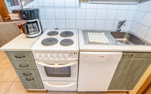 Villa Valokki: Elettrodomestico Da Cucina, Apparecchio Major, Cucina, Elettrodomestico, Cucina Stufa, Stufa, Cabinetry, Pavimentazione, Mobilia, Stufa A Gas