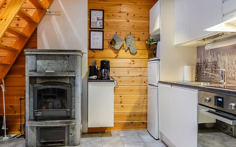 Aslakit B: Legna, Cucina, Apparecchio Major, Mobilia, Soffitto, Pavimentazione, Interior Design, Elettrodomestico Da Cucina, Casa, Camera
