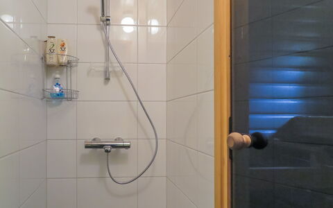 Aslakit B: Bagno, Idraulico Fixture, Soffione Doccia, Pavimentazione, Doccia, Doccia Bar, Interior Design, Idraulico, Pavimento, Pannello Doccia