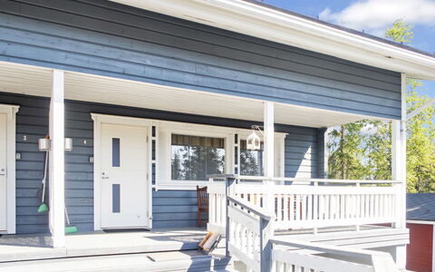 Ruka Snow and Sun 4: Legna, Pavimento, Raccordo, Porta, Casa, Materiale Composito, Portico, Plank, Latifoglie, Villetta