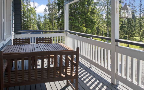 Ruka Snow and Sun 4: Legna, Portico, Pavimento, Deck, Materiale Composito, Latifoglie, Pavimento In Legno, Soffitto, Shade, Bicchiere