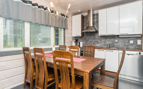 Rukanloisto B: Mobilia, Interior Design, Pavimentazione, Legna, Soffitto, Pavimento, Lampada, Sedia, Controsoffitto, Cucina