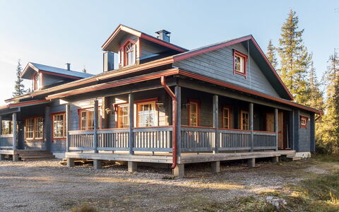 Pyryruka 1: Legna, Casa, Villetta, Raccordo, Casa, Portico, Latifoglie, Porta, Plank, Color Legno