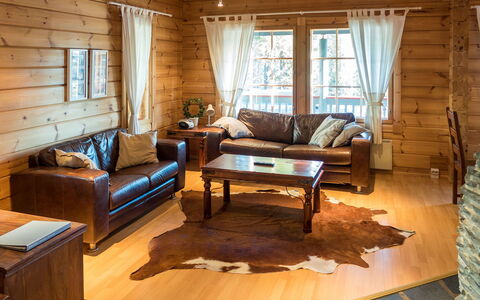 Pyryruka 1: Mobilia, Interior Design, Pavimentazione, Divano, Legna, Pavimento, Pavimento In Legno, Soggiorno, Camera, Casa