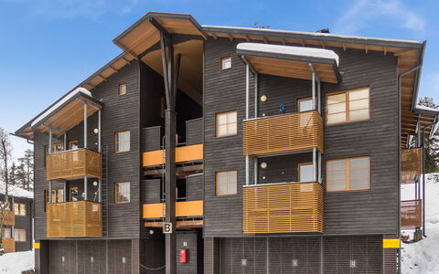 Karhunvartijan Linna B14: Facciata, Appartamento, Urban Design, Materiale Composito, Raccordo, Condominio, Illuminazione Diurna, Brutalismo