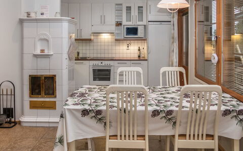 Karhunvartijan Linna B14: Mobilia, Interior Design, Pavimentazione, Legna, Pavimento, Soffitto, Cucina, Camera, Lampada, Illuminazione