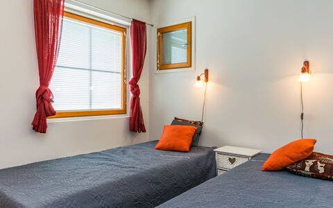 Karhunvartijan Kota B1: Interior Design, Legna, Pavimentazione, Mobilia, Pavimento, Soffitto, Letto, Camera Da Letto, Camera, Biancheria
